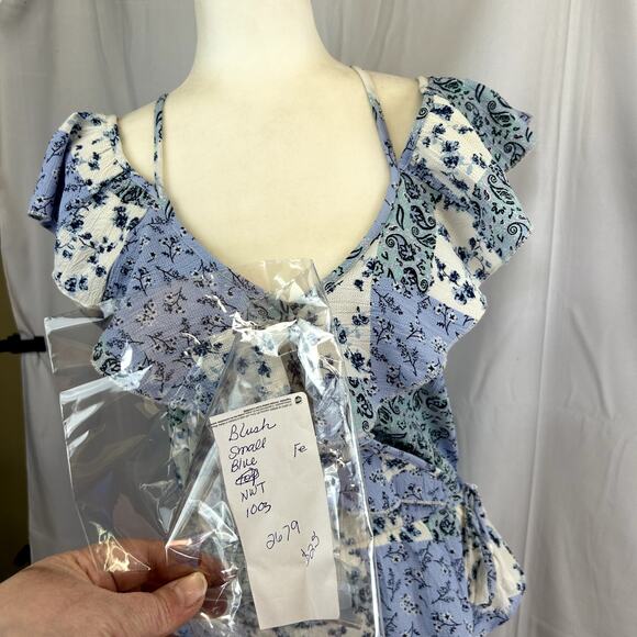 Hint of BLUSH top Small blue floral off shoulder NWT elastic waist - Picture 9 of 9